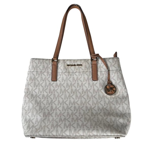 Michael Kors Handbags - Michael Kors Bedford Signature Pocket Tote Vanilla